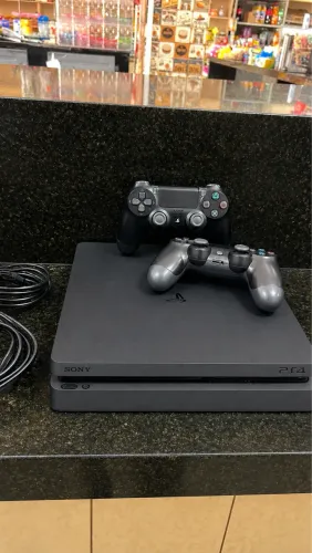 Vendo PlayStation 4 slim