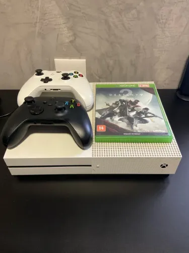 Xbox one S- seminovo + 2 controles e um jogo