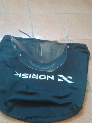Vizeira norisk  original, fumê paralela, saco porta capacete original. 