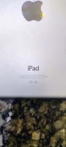 iPad mini 3 Ios 3-5-9 com cabo original do carregador