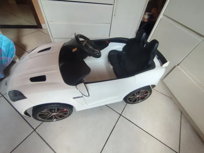 Carro elétrico infantil