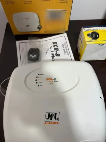 Eletrificador para cerca JFL ECR-8 Plus - Central de Cerca Elétrica com Sirene e Controle