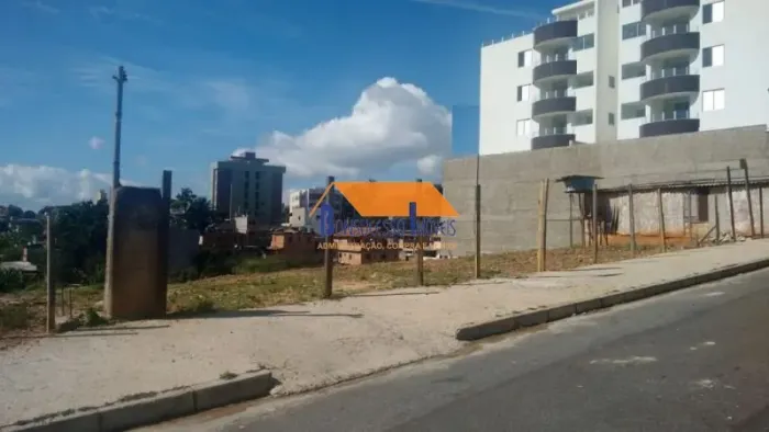 Terreno em Belo Horizonte, no bairro Caiçaras, à venda.