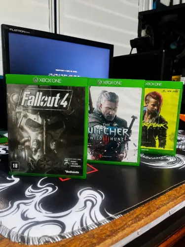 COMBO 3 JOGOS XBOX ONE - THE WITCHER 3 + FALLOUT 4 + CYBERPUNK 2077