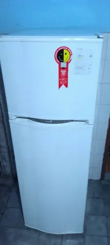 Geladeira Cônsul Duplex Frost Free digital 360Lts semi-nova completa gelando bem R$1.100,
