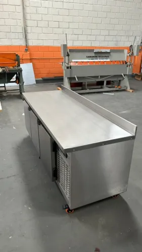 Balcão Refrigerado Horizontal 2850mm para Operações de Grande Porte