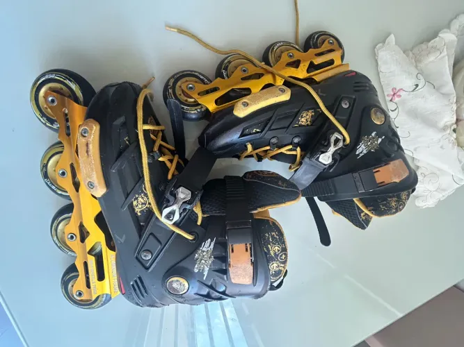 Vendo Patins com equipamento de proteção 