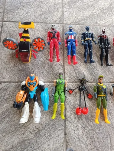 Bonecos articulados vários modelos 