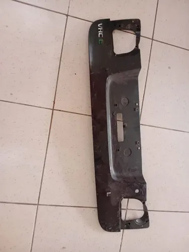 Vendo uma moldura da tampa traseira do corsa Classic 2010 2015