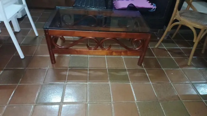 Vende mesa de centro Thonart com tampo de vidro 98 x 53