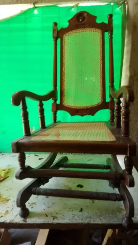 Cadeira de balanço Antiga