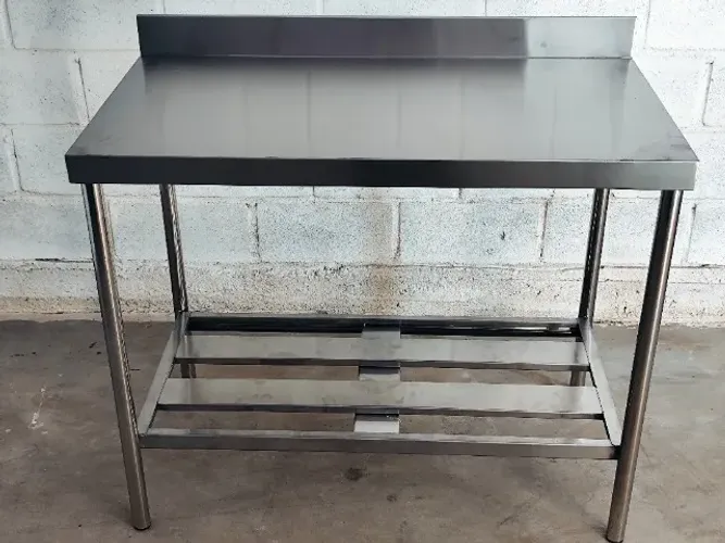 Bancada Inox 1,80x0,70x0,90m com Espelho Sanitário
