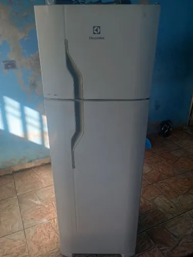 Geladeira Electrolux gelo seco 260L