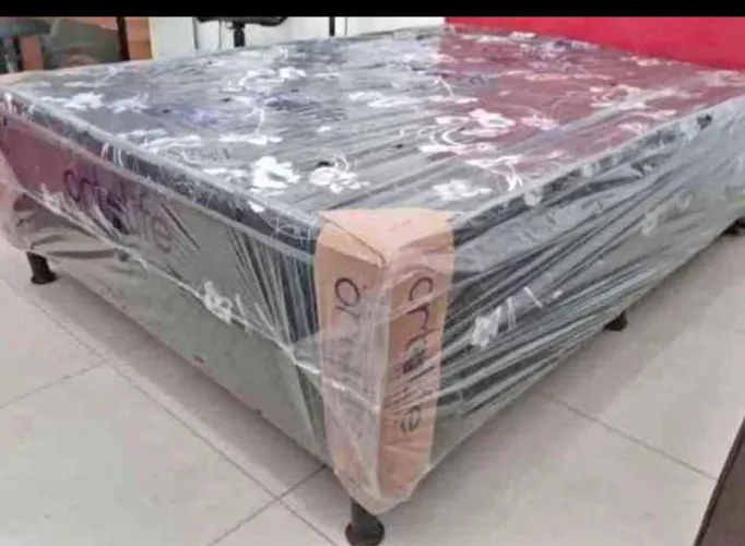 Cama box casal 17 centímetros de espuma D33 por 499 reais . Entrega grátis