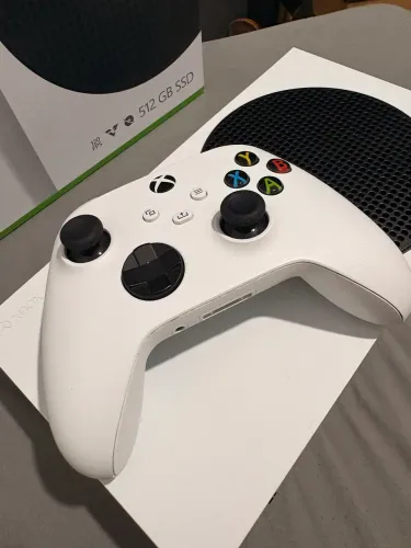 XBOX SERIES S, 512 GB SSD POR 1.800 No PIX , 7 MESSES DE USO E EM ÓTIMO ESTADO!.