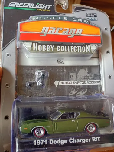 MINIATURA 1/64 DODGE CHARGER R/T GREENLIGHT 