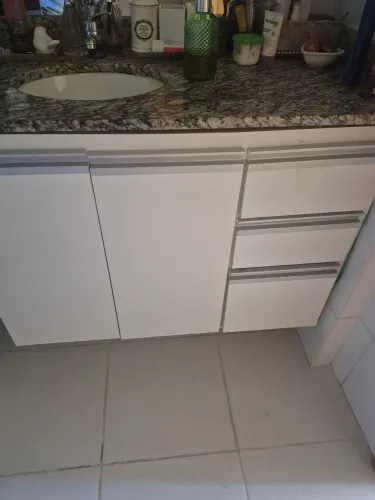 Armario com gavetas para banheiro 