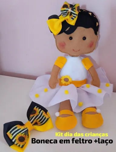 Kit boneca em feltro +laço
