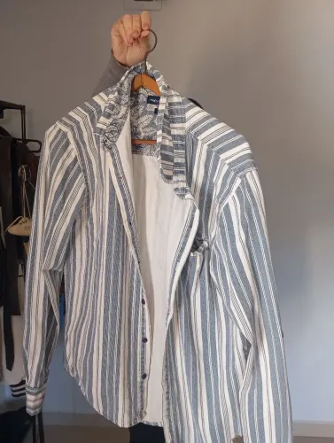 Camisa TNG manga longa listrada azul e branco