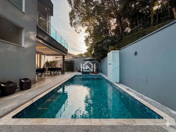 Casa à venda no condomínio Beverly Hills