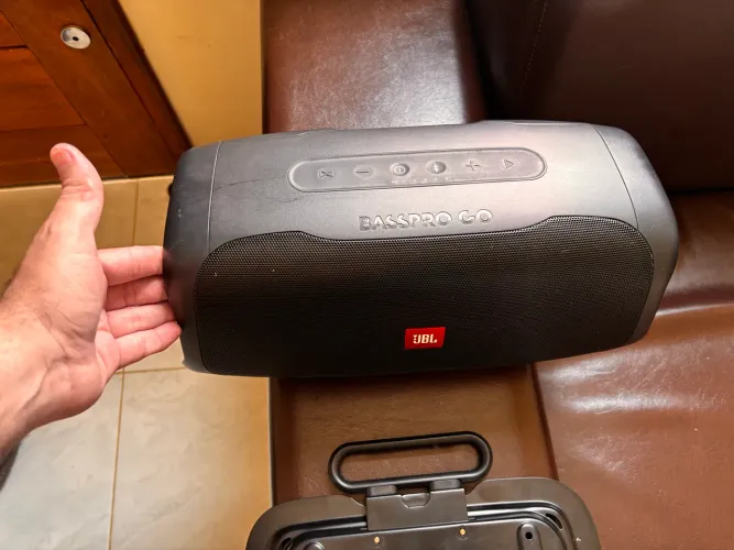 Caixa de som JBL Bass Pro