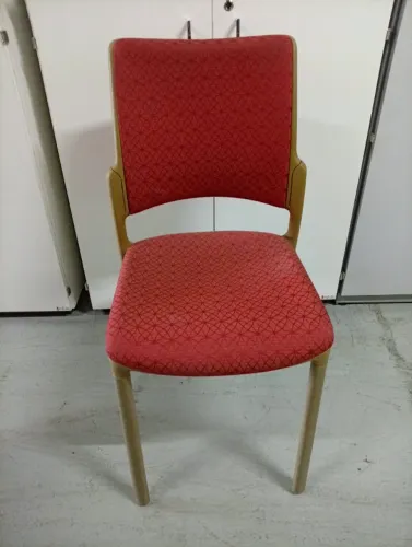 Cadeira Fixa para Escritório com Estofado Vermelho da marca Humanscale
