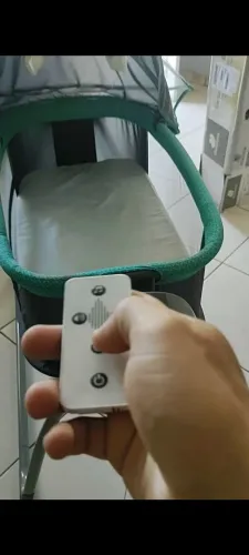 Vendo berço elétrico controle funciona  também pilha