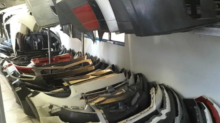 Compro lote de parachoque , capo