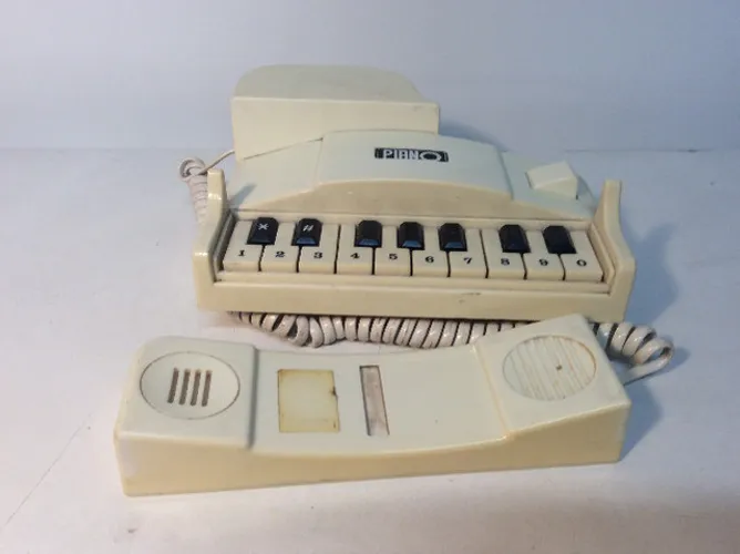 telefone antigo piano