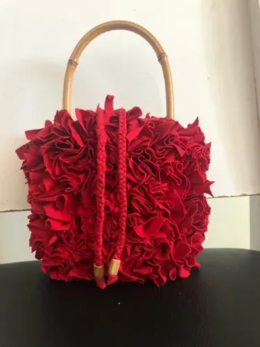 Bolsa pequena de mão. Artesanal
