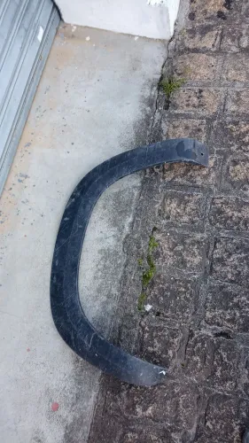 Moldura paralama kwid traseira direita