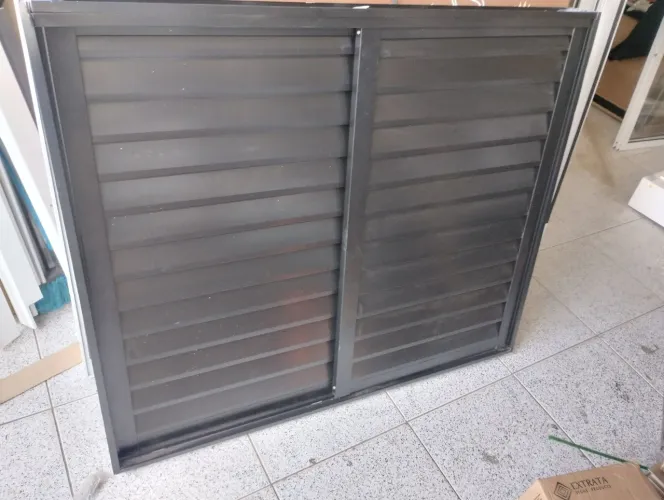 Veneziana 3 folhas preto 120x100 preto Vivace 