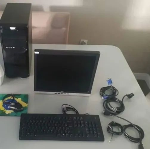 Cpu, monitor e acessórios R$ 900,00
