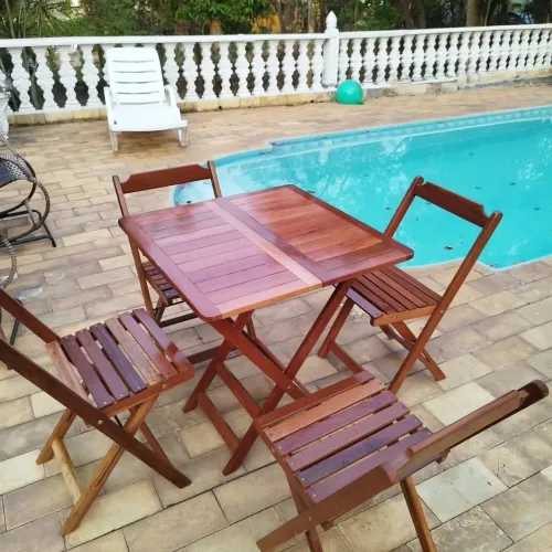 "Conjunto de Mesas + Cadeiras para Espaço de Piscina - Aproveite!"