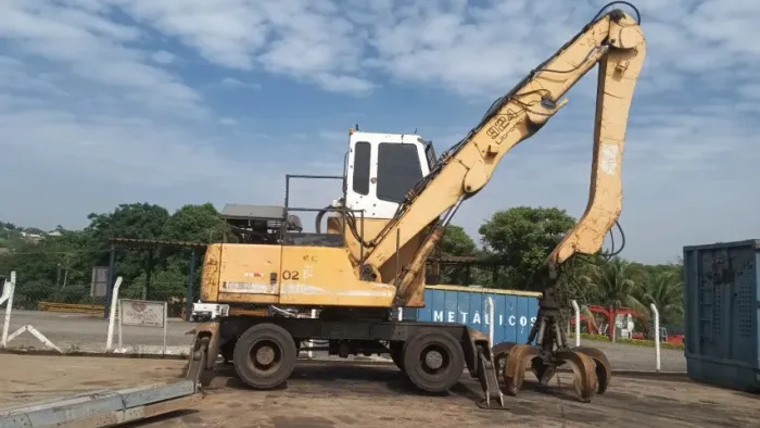 Escavadeira liebherr 924 2008 com garra sucateira 