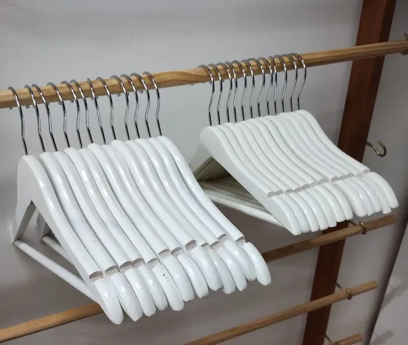 Cabides infantil branco 