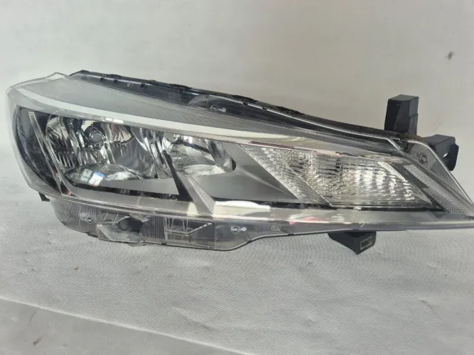 Farol Direito Nissan Kicks 2016 2017 2018 2021