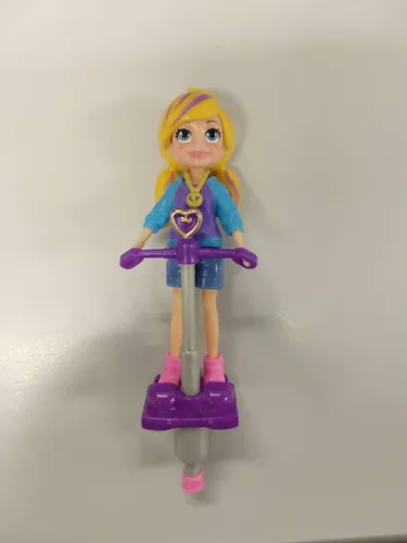 Boneca Polly Pocket com Pula-pula