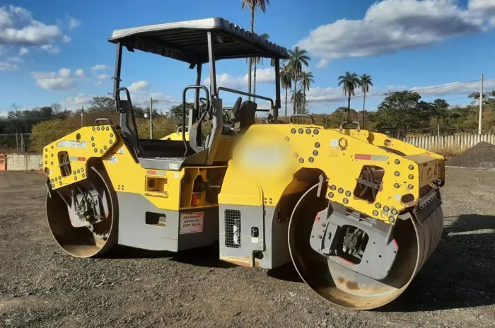 Rolo Compactador Dynapac CC-424 ano 2014, Chapa / Chapa (Tandem), em MG