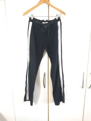 calça preta faixa lateral