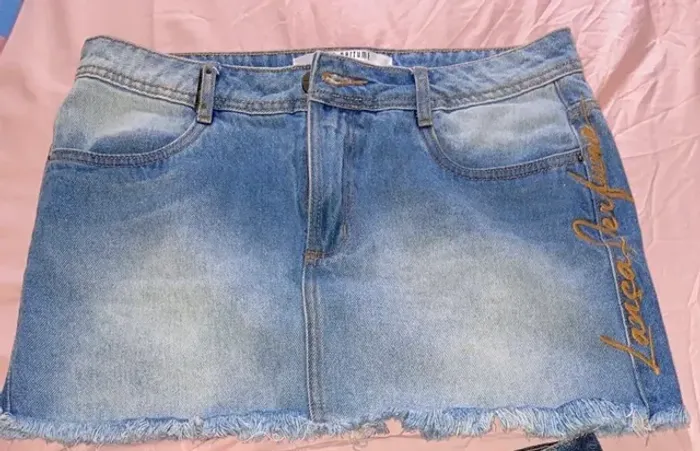 Saia jeans lança perfume 