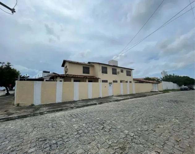 Excelente duplex no Treze de Maio (330 m², 5/4, bem localizada)