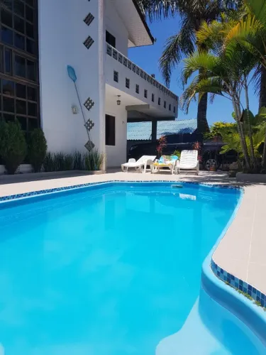 CASA PRAIA CENTRAL GUARATUBA COM PISCINA