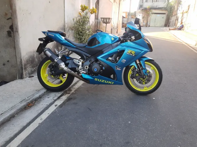 Srad 1000 em dia só tranferir aceito troca em.moto do meu interesse