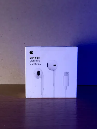 Apple EarPods com conector Lightning