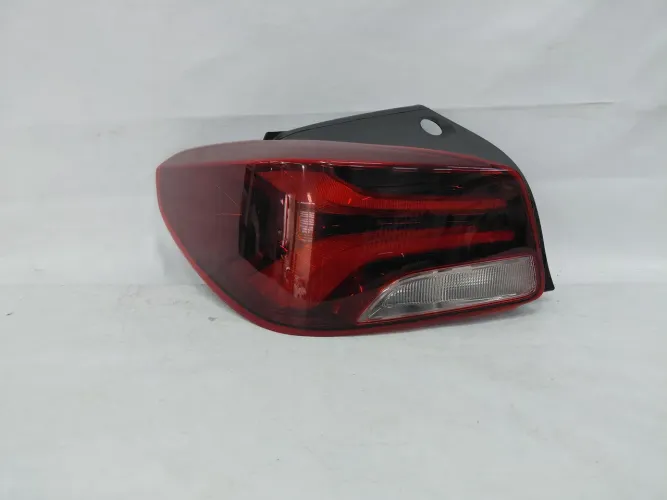 Lanterna traseira Onix 20/25 Hatch esquerda