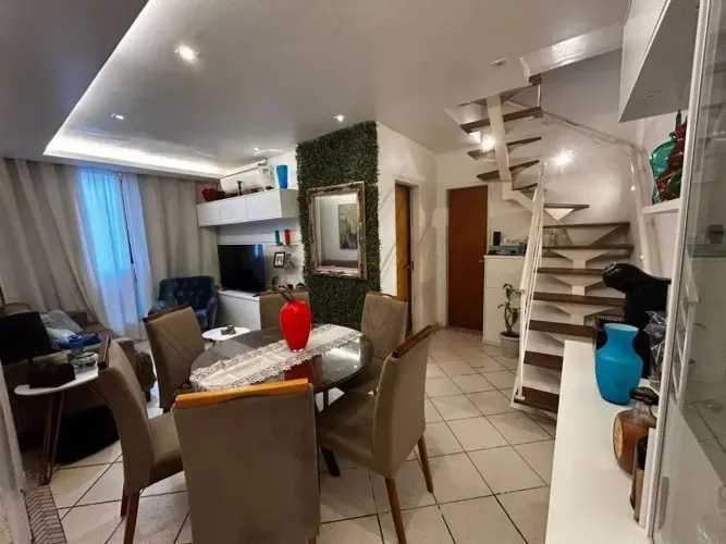 BS IMOBILIÁRIA VENDE E ALUGA ! Excelente cobertura duplex com 4 dormitórios, 2 banheiros