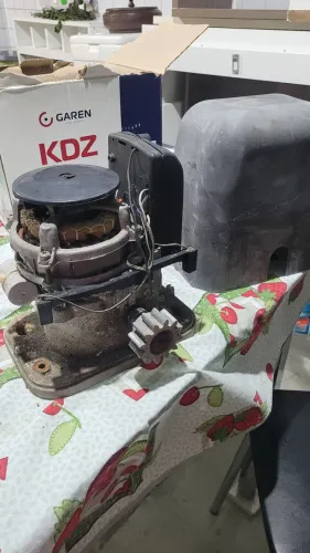 Motor portao Garen, não sei se tá funcionando. 