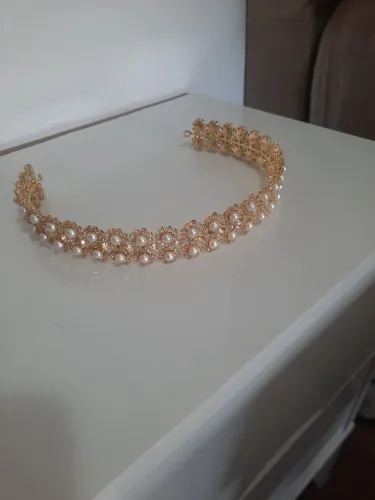 Tiara para noiva composta por zircônias e pérolas - feita artesanalmente 