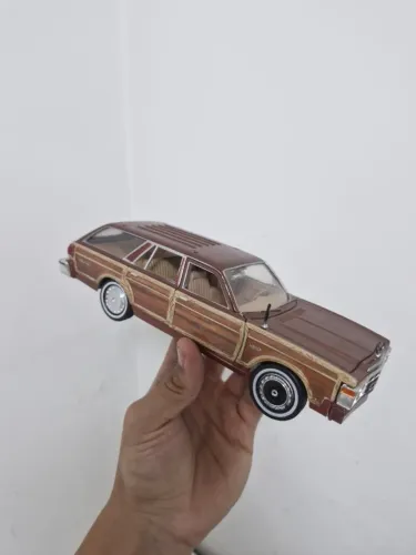 Miniatura Station Wagon Woodie Clássica (Anos 70/80) - Diecast